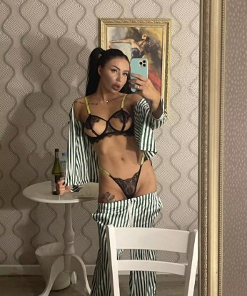 Анкета проститутки Маринка - город Чайкино, 23 года, №2421